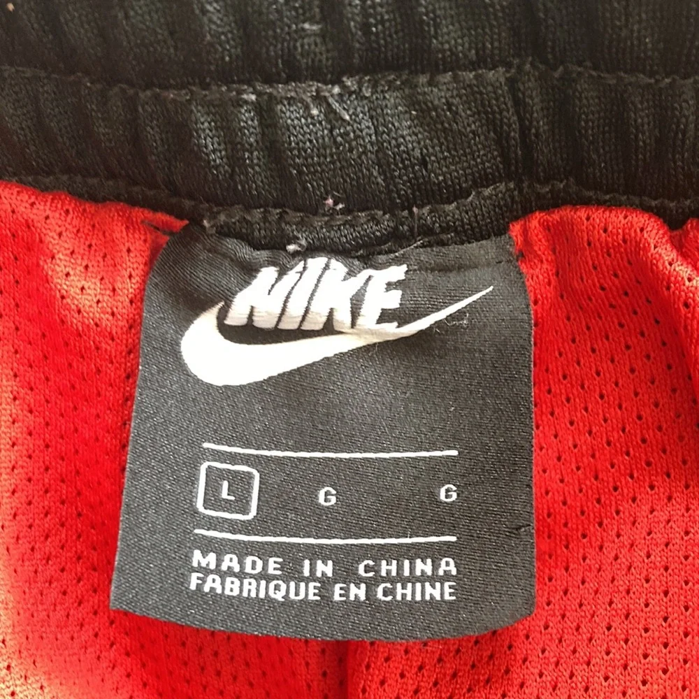 Nike Air mesh black and red athletic shorts size Y Large EUC